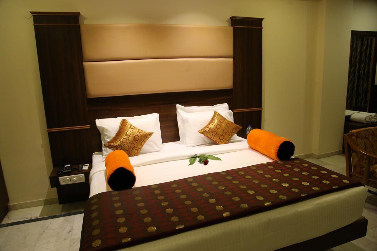 Отель Poppys S.E.T Residency Кумбаконам Экстерьер фото