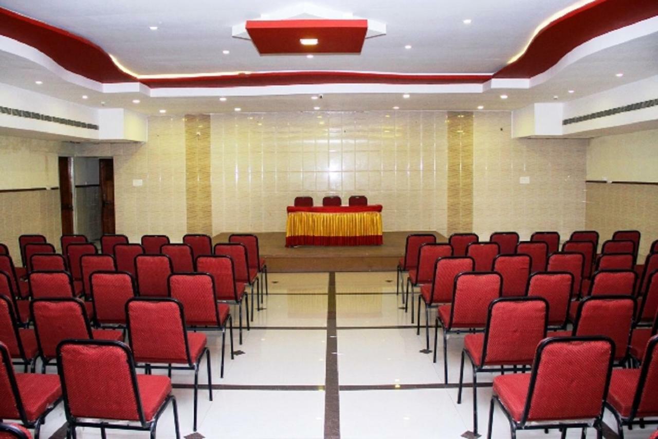 Отель Poppys S.E.T Residency Кумбаконам Экстерьер фото