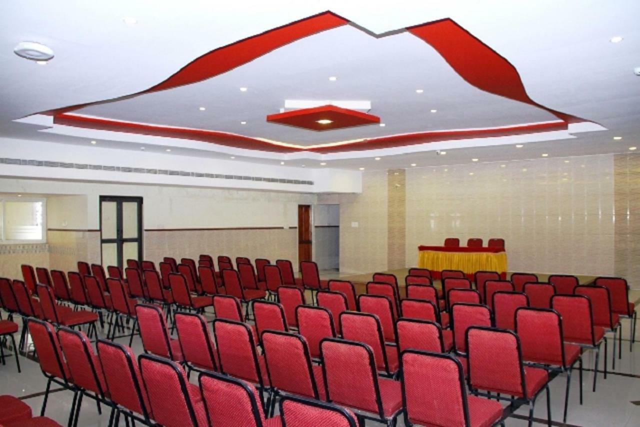 Отель Poppys S.E.T Residency Кумбаконам Экстерьер фото